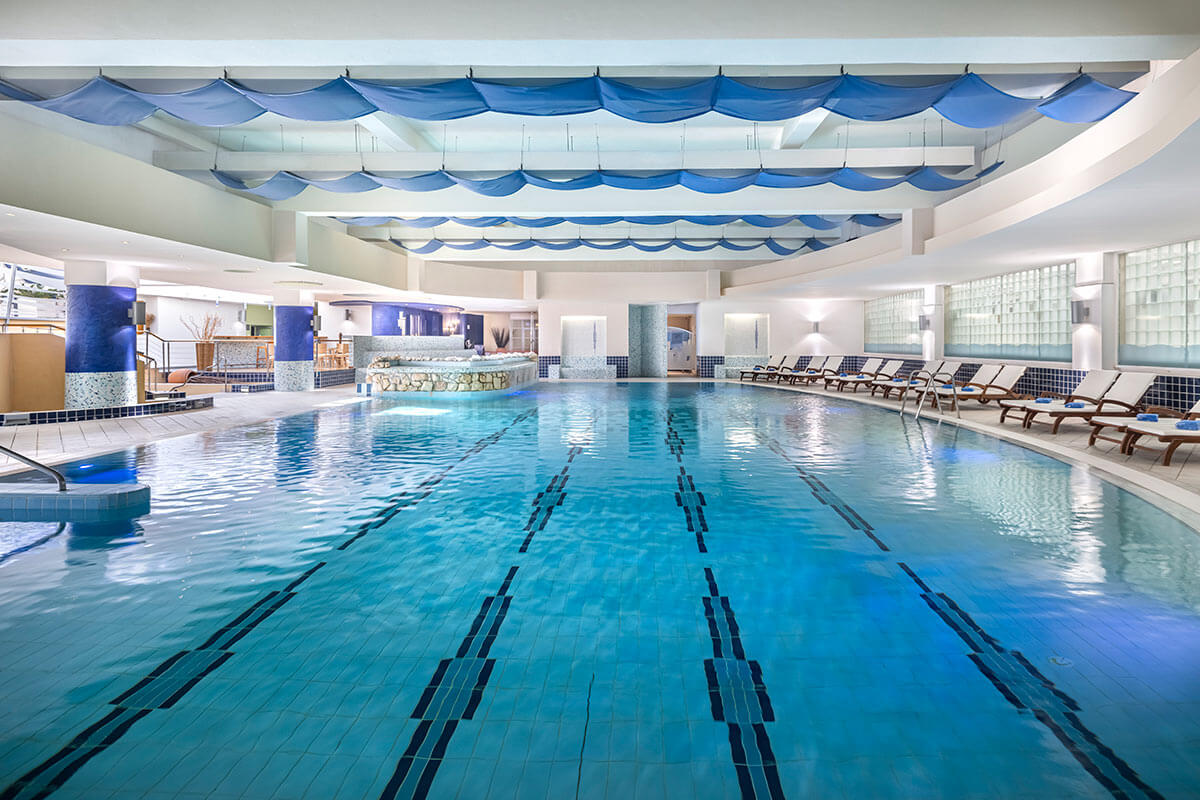 valamar diamant hotel and residence indoor pool