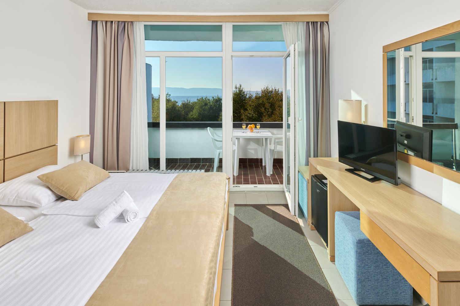 15 magal hotel by aminess rooms comfort double room with seaside balcony cs3bm comfort double room with seaside balcony cs3bm 2