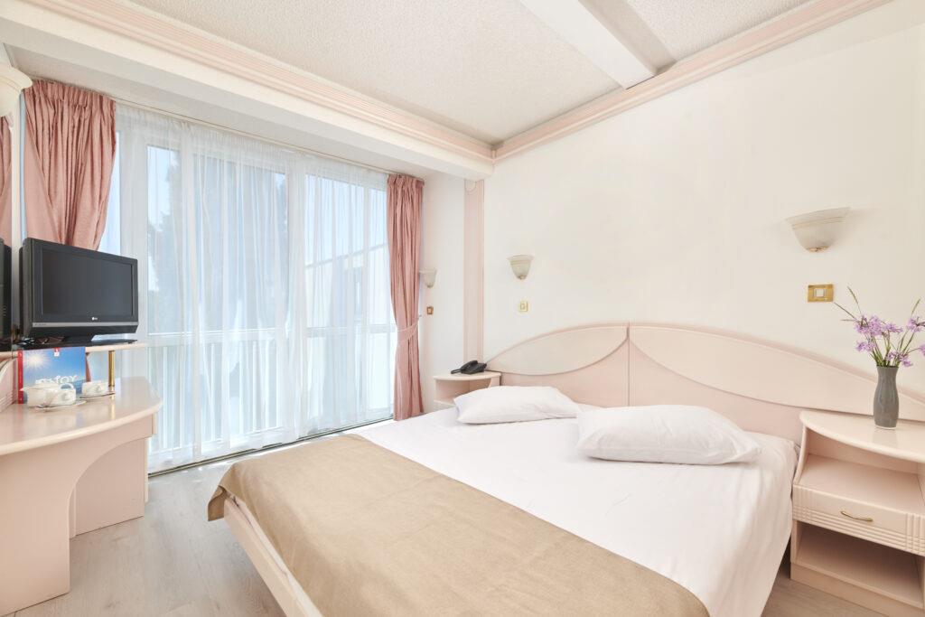 hotel zorna plava laguna 2021 accommodation units classic room sea side c2n 1 1024x683