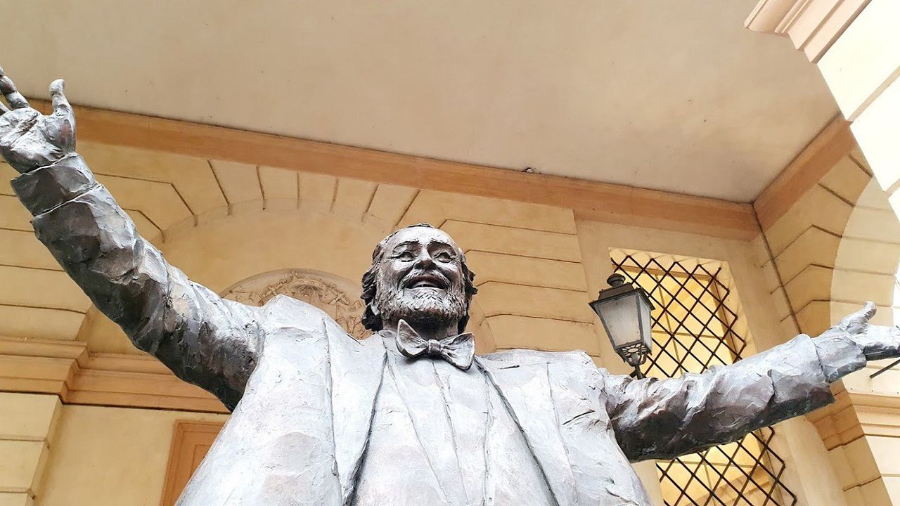 statua esterna