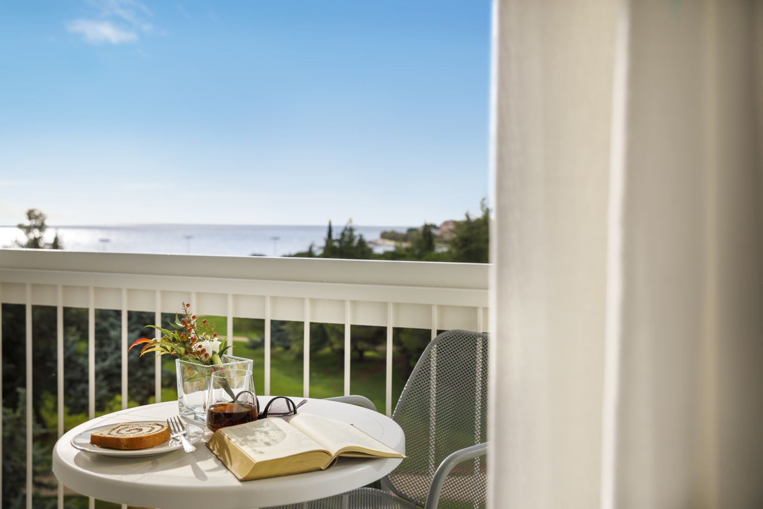 02 aminess laguna hotel rooms double room with seaside balcony s2bm double room with seaside balcony s2bm 4