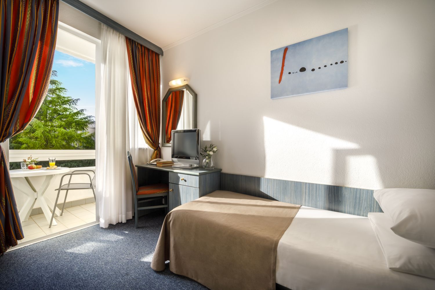 02 aminess laguna hotel rooms standard single room with seaside balcony s1bm standard single room with seaside balcony s1bm 1
