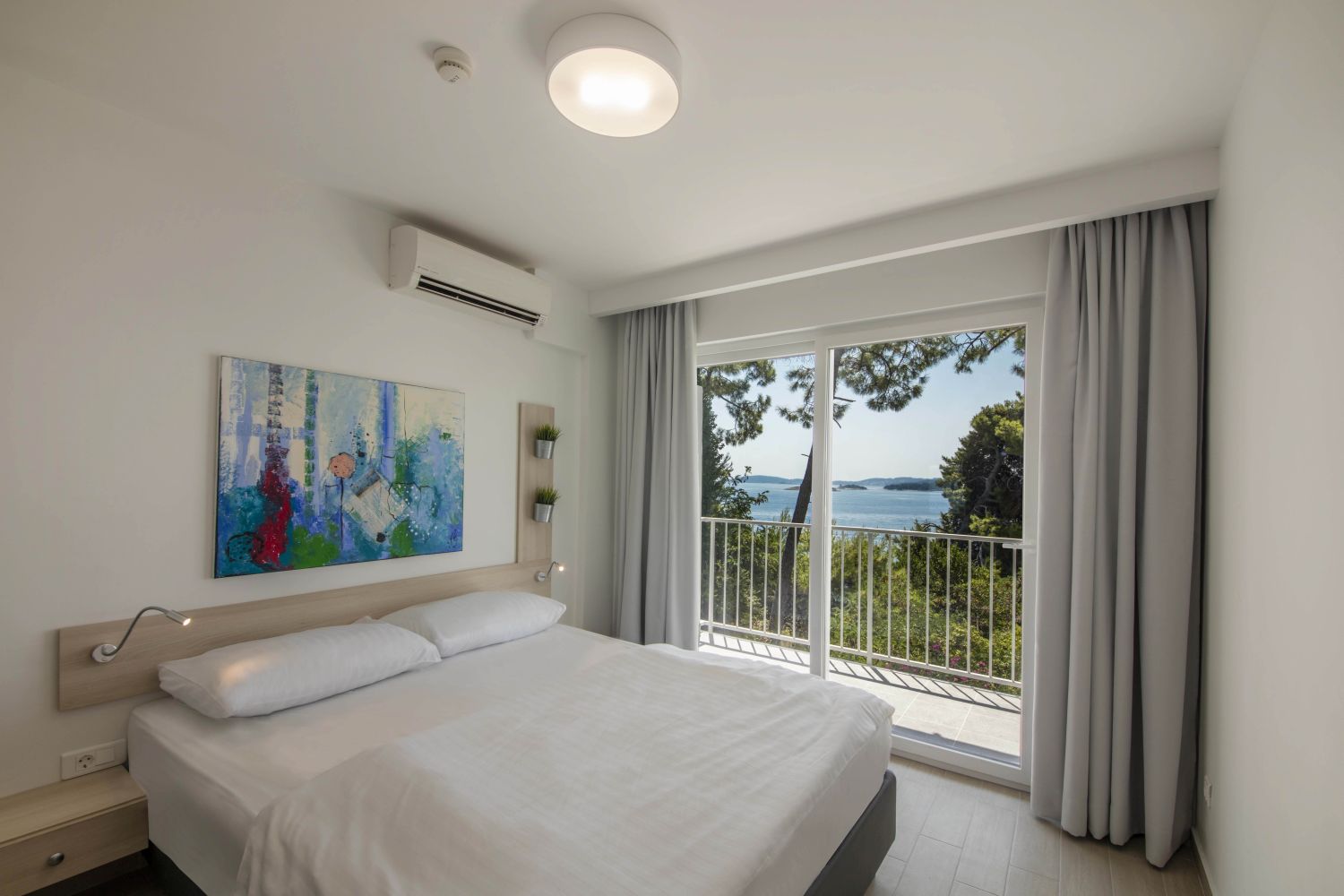 24 aminess casa bellevue rooms comfort double room with seaside balcony s2bm comfort double room with seaside balcony s2bm 3