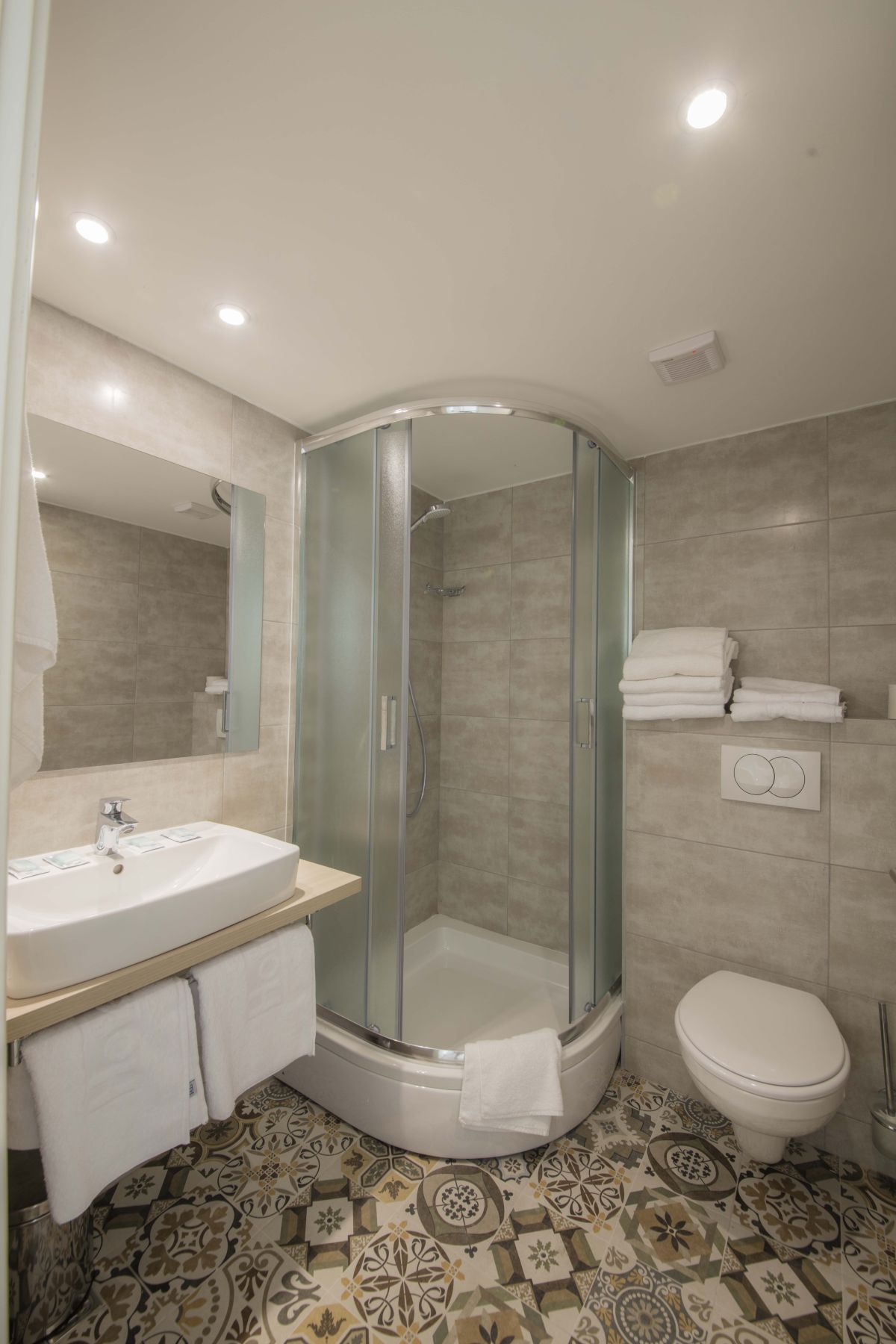 24 aminess casa bellevue rooms comfort double room with seaside balcony s2bm comfort double room with seaside balcony s2bm 2