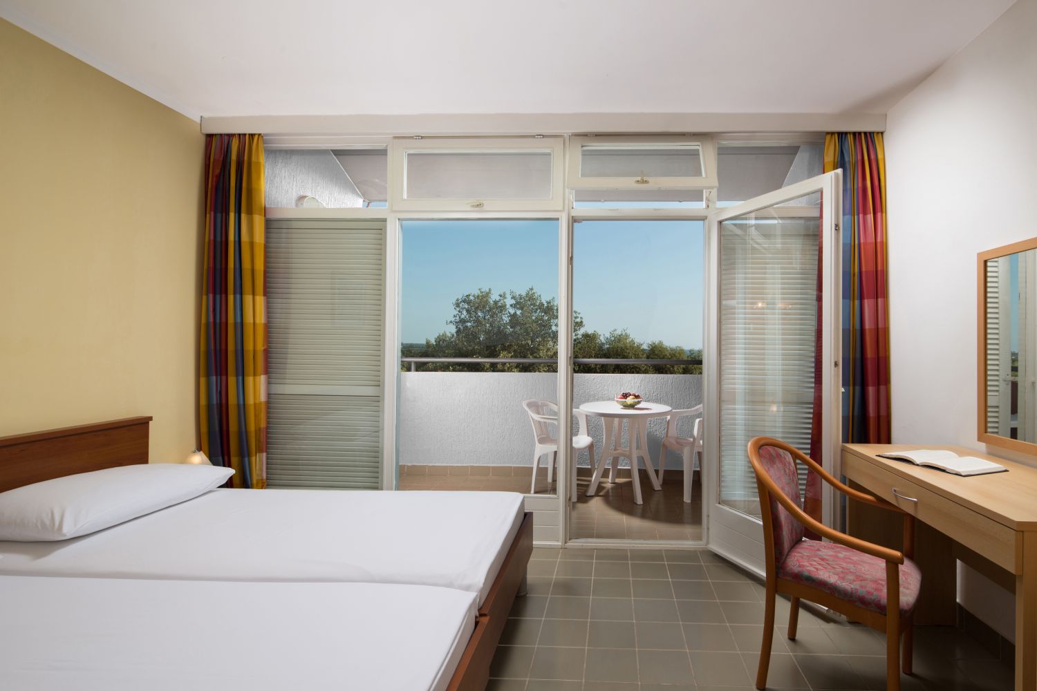 lanterna sunny resort standard plus 1 bedroom apartment  3 pax  02 1701874437