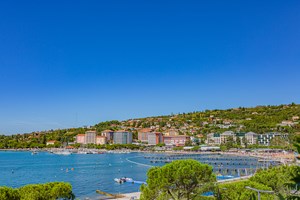 f014558 10 mediteranska kraska slovenija portoroz iz parka hotela metropol 1 photo s