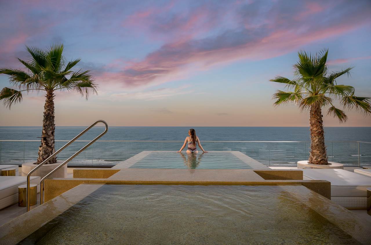 2 promenade infinity pool