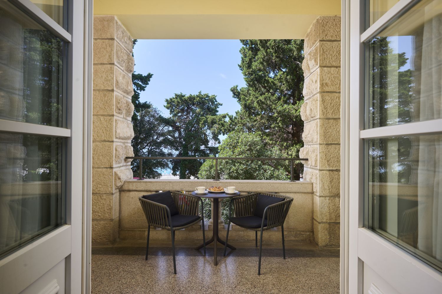 29 aminess vival lisanj family hotel 02 sobe superior double room with seaside balcony aminess vival lisanj family hotel superior double room with seaside balcony 06